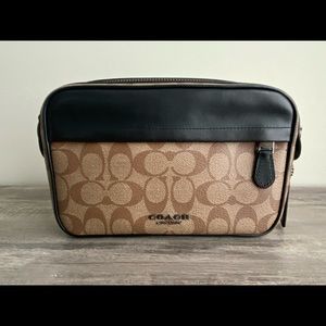 Coach men’s/woman’s crossbody like new.